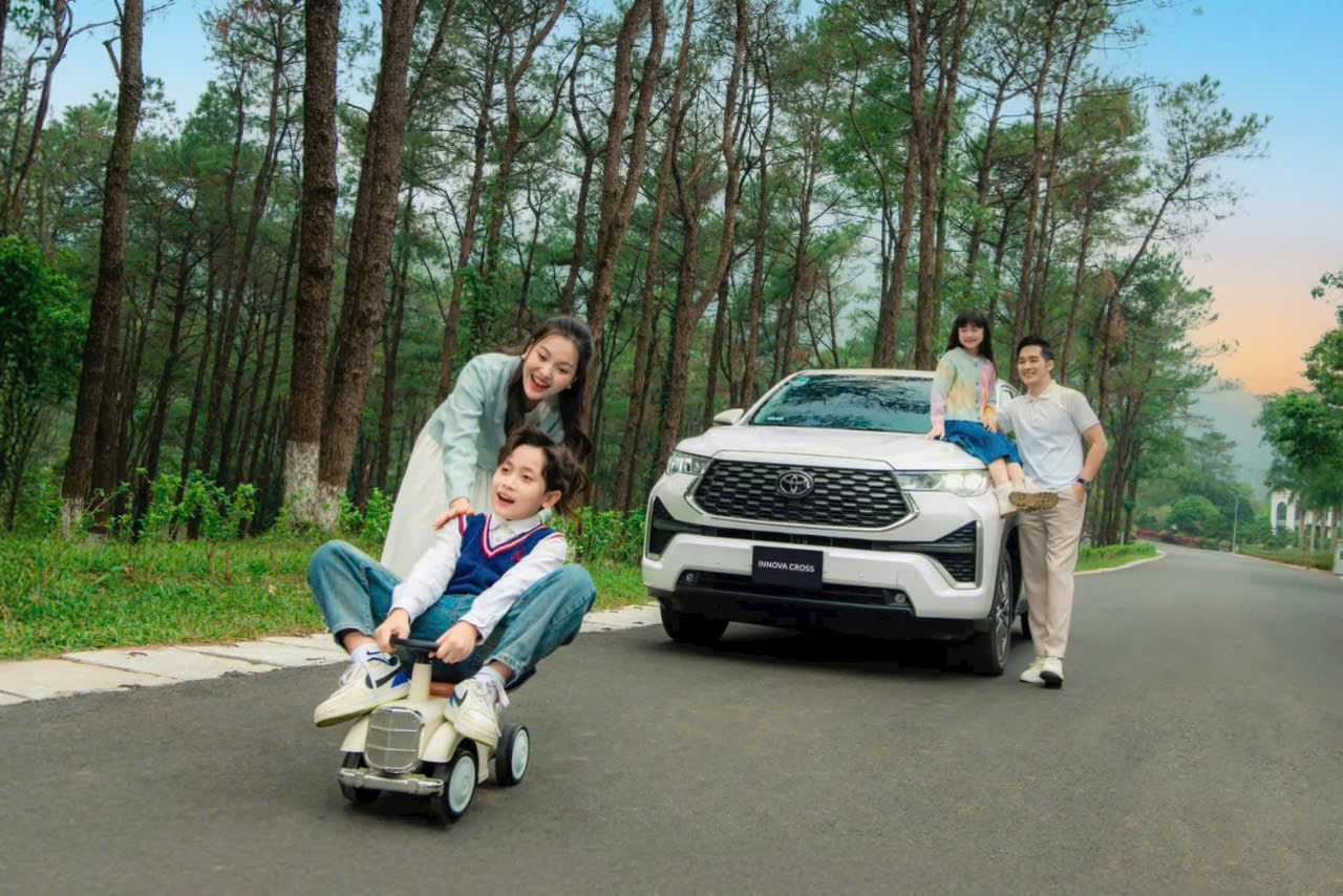 Xe Innova Cross 2025 Hybrid trở thành sự lựa chọn hàng đầu của nhiều khách hàng 