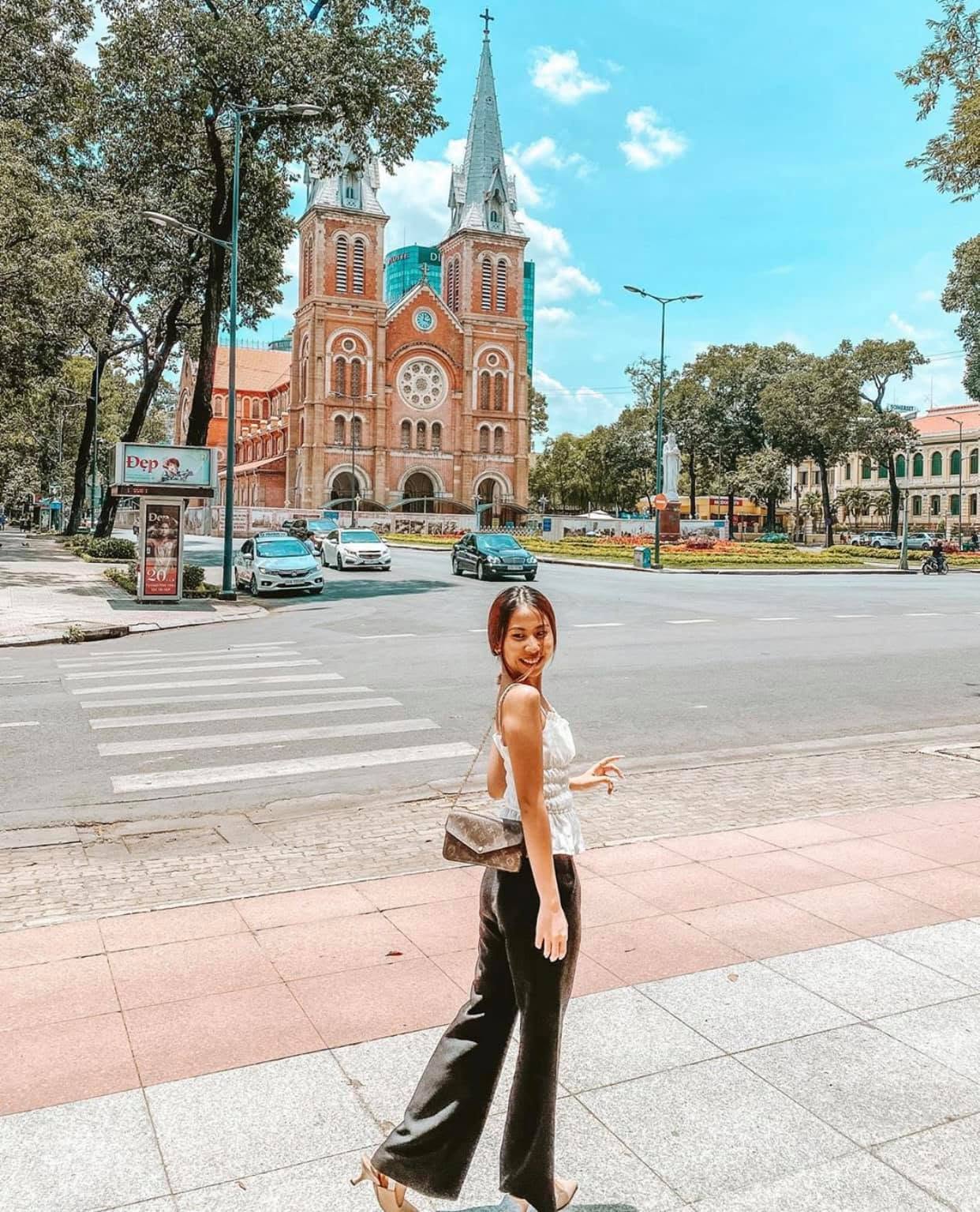 [2026] Thuê xe 4 chỗ Cần Thơ đi Sài Gòn giá tốt nhất 