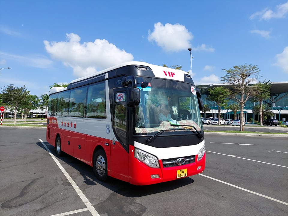 Cho thuê xe Thaco Town 29 chỗ giá rẻ giao xe tận nhà cho khách